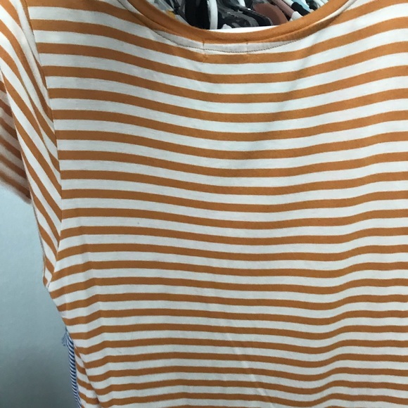 Yellowish and white stripes basic t-shirt - Picture 2 of 2